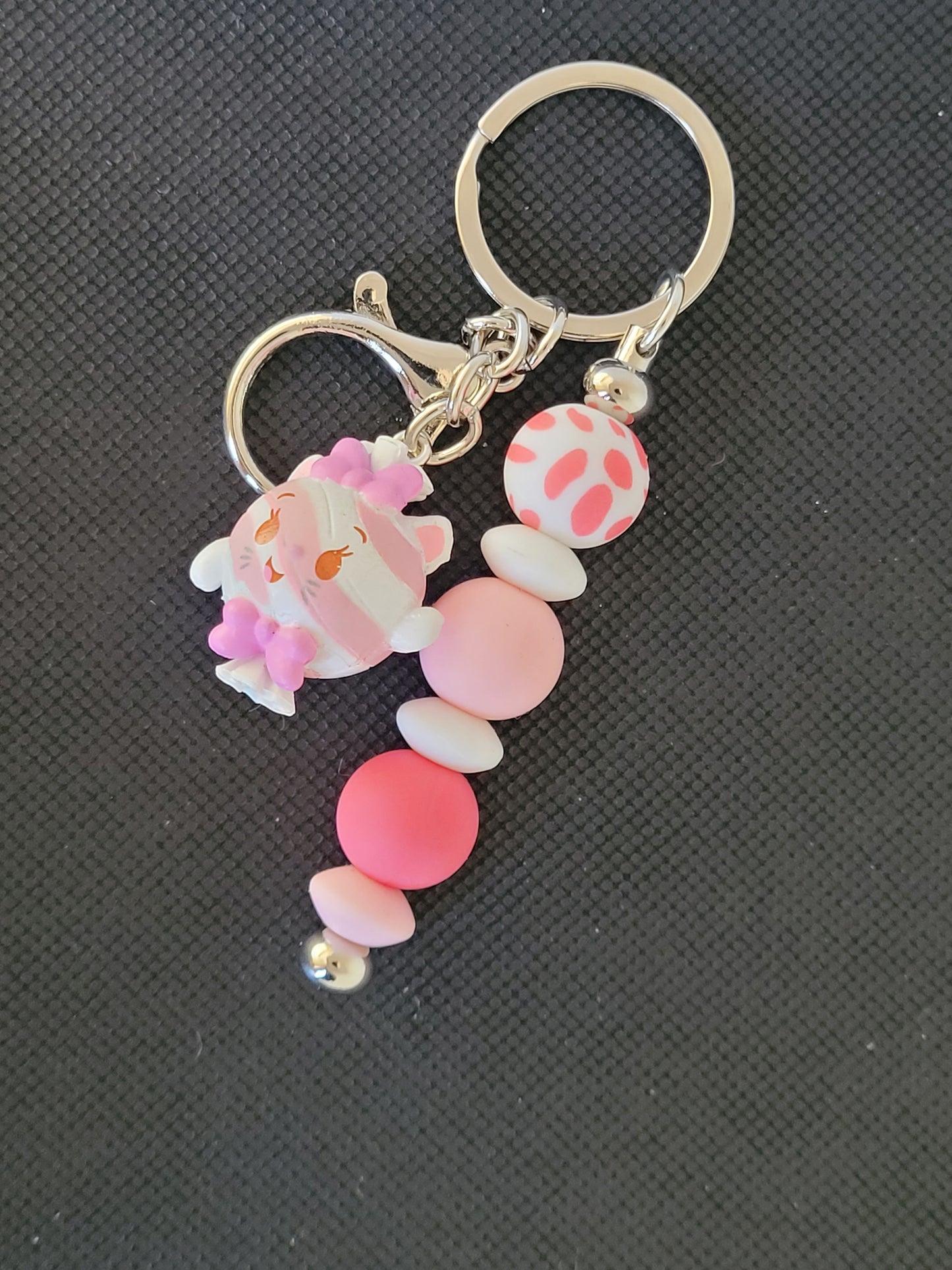 Munchling Marie (aristocats) beaded keychain
