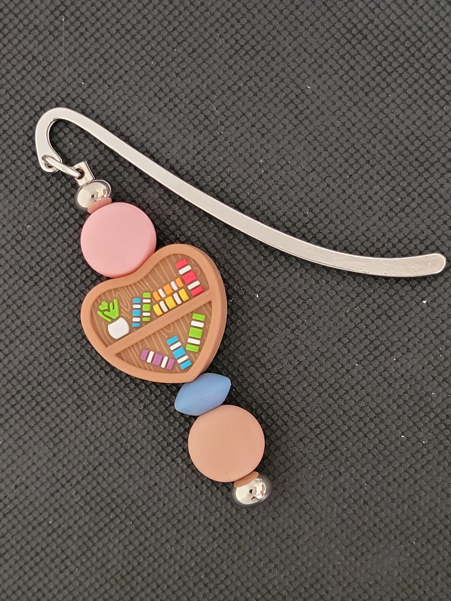 Heart shaped bookshelf beaded bookmark