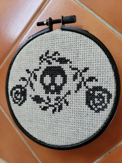 Skull and roses cross stitch